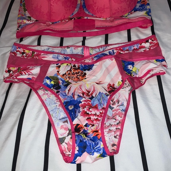 Victoria’s Secret bra and panty set - Picture 2 of 8